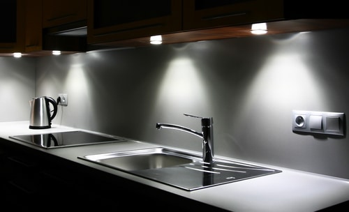 Using professional contractors for your home kitchen remodel today